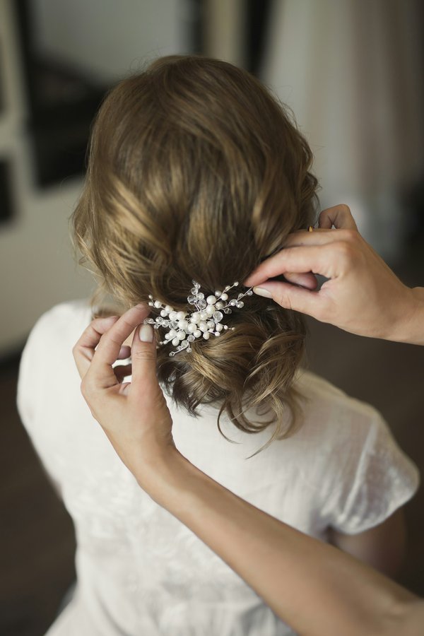 Célébrez votre mariage avec des accessoires de cheveux élégants